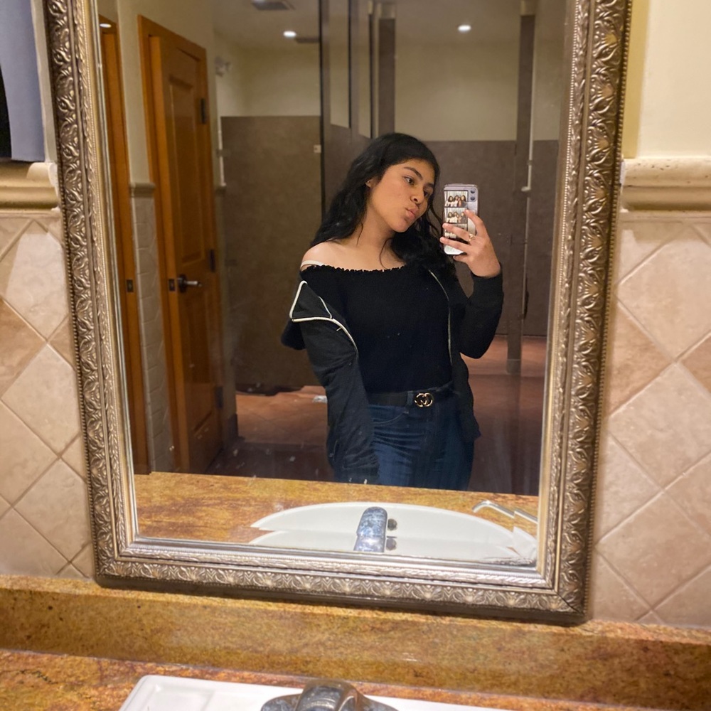 Meet your Posher, Leonor